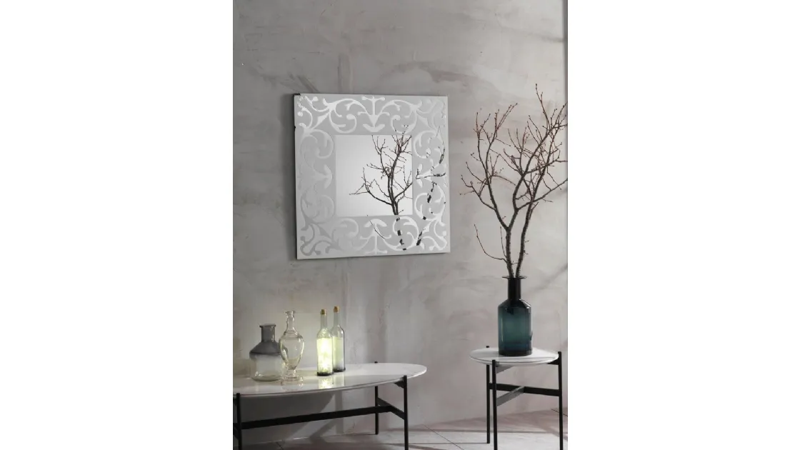 Specchio Namaste con cornice in vetro argentato di Stones