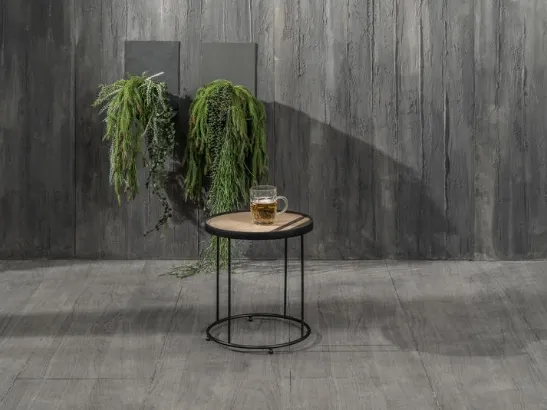 Tavolino Gulab in legno con inserti in pietra e struttura in metallo di Stones