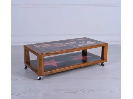Tavolino Hollywood in legno massello decorato e dotato di ruote di Stones