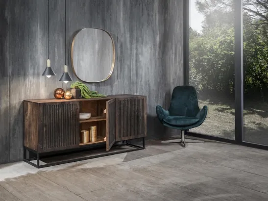 Madia etnica realizzata in legno massello con eleganti fresature verticali Priya di Stones