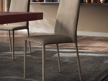 Sedia Cloe rivestita in tessuto di Scavolini
