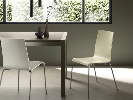 Sedia impilabile Kuadra 1151 di Scavolini