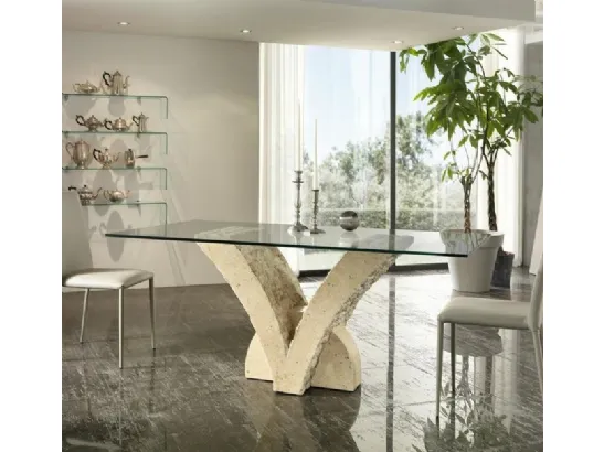 Tavolo con base scultorea in pietra fossile e top in vetro Papillon di Stones