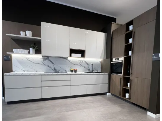 CUCINA SCAVOLINI MODELLO MOTUS LACCATA LUCIDA E MOOD IN DECORATIVO EFFETTO ROVERE. PREZZO OFFERTA PER COMPOSIZIONE ESPOSTA PER RINNOVO EXPO