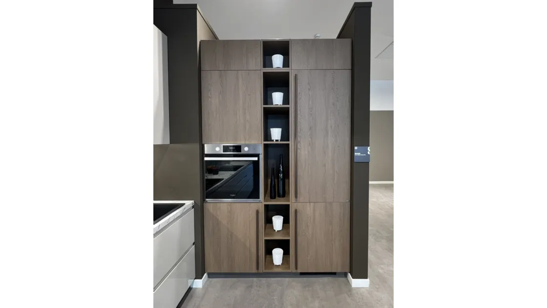 CUCINA SCAVOLINI MODELLO MOTUS LACCATA LUCIDA E MOOD IN DECORATIVO EFFETTO ROVERE. PREZZO OFFERTA PER COMPOSIZIONE ESPOSTA PER RINNOVO EXPO