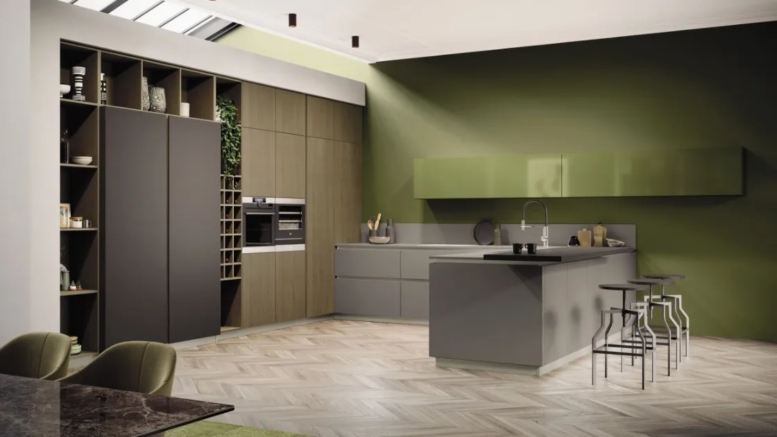 Cucina Moderna angolare con penisola AL 32 in Fenix Grigio Londra e pensili in Vetro Verde Oliva di Arrex