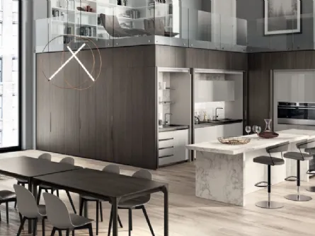 Cucina salvaspazio con isola centrale Boxi in laccato lucido Grigio Chiaro di Scavolini