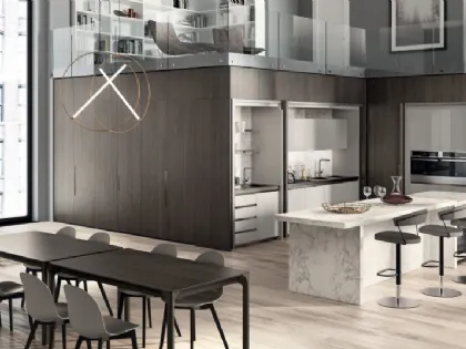 Cucina salvaspazio con isola centrale Boxi 04 in laccato lucido Grigio Chiaro di Scavolini