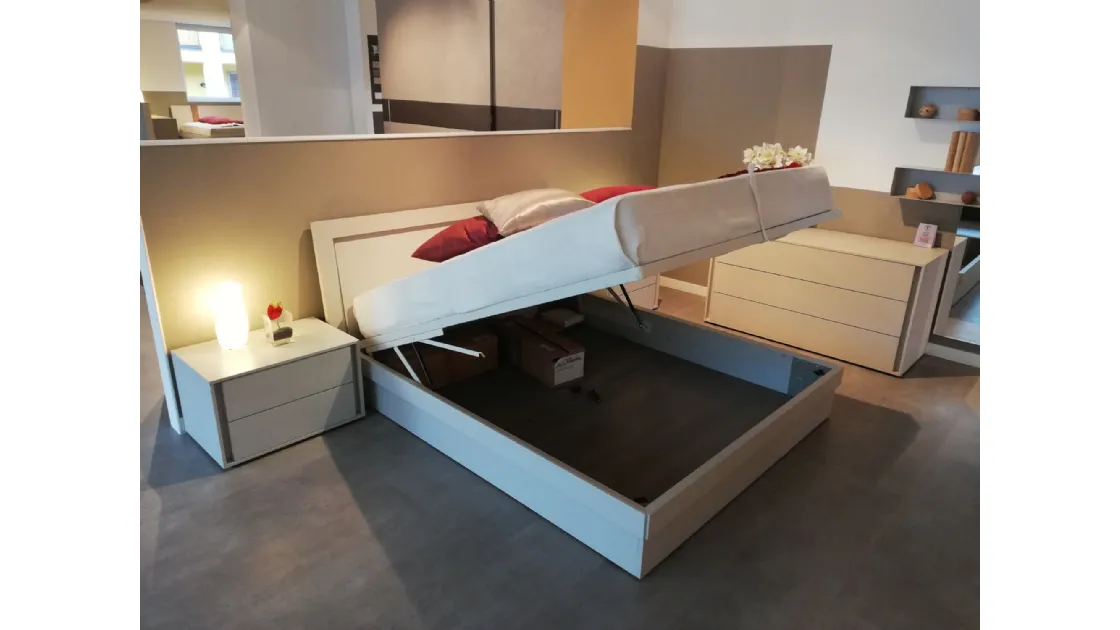 LETTO TOMASELLA MODELLO KRYZIA CON CONTENITORE E LUCE INSERITA NELLA TESTATA. COMO' E COMODINI IN VERO LEGNO ROVERE 