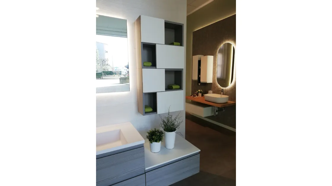 MOBILE DA BAGNO ESPOSTO IN FINITURA LEGNO GRIGIO CHIARO  - LAVABO IN RESINA BIANCA OPACA - OFFERTA OUTLET