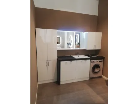 MOBILE BAGNO PER LAVANDERIA LACCATO LUCIDO COLORE BIANCO CON VANO LAVATRICE E LAVATOIO IN CERAMICA. PREZZO OFFERTA SCONTATO PER COMPOSIZIONE ESPOSTA